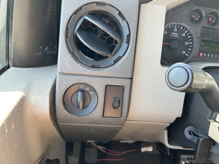 2008-ford-f350-xl-image-30