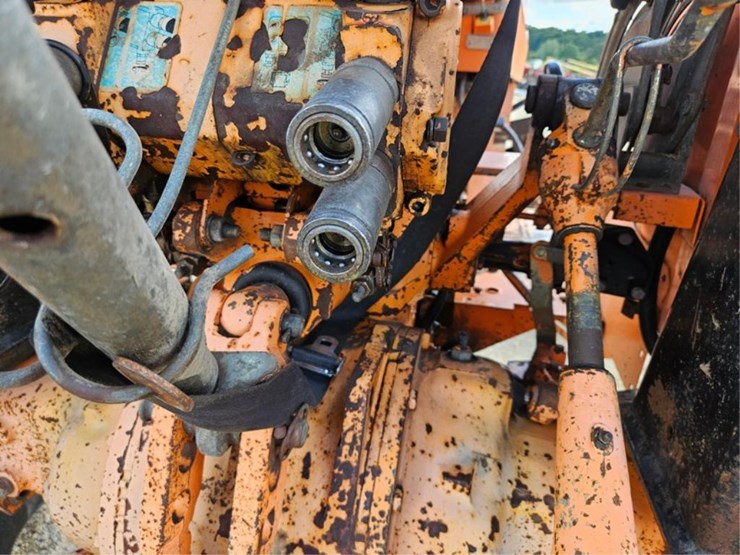 massey-ferguson-383-image-19