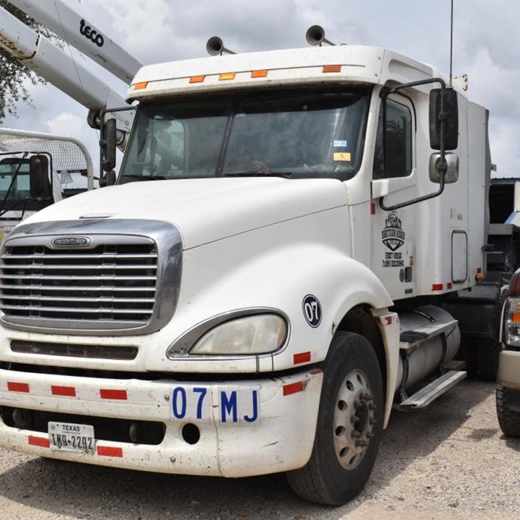 2005 FREIGHTLINER COLUMBIA TRUCK W/ WET KIT (NO DOOR KEY) (VIN # 1FUJA6CK25