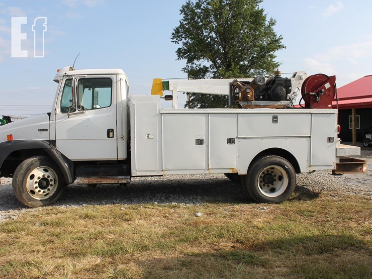 2001-freightliner-fl60-image-1