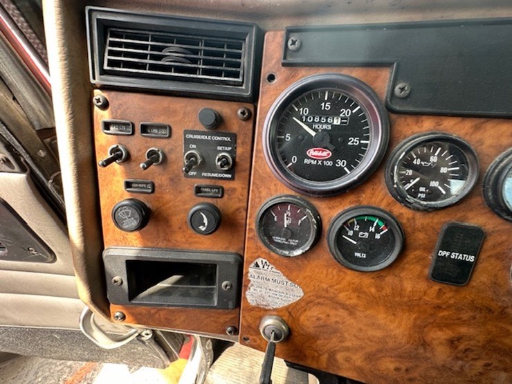 2008-peterbilt-335-image-50