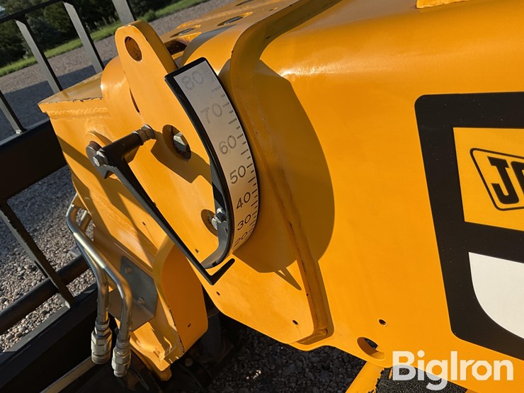 2017-jcb-525-60-image-14