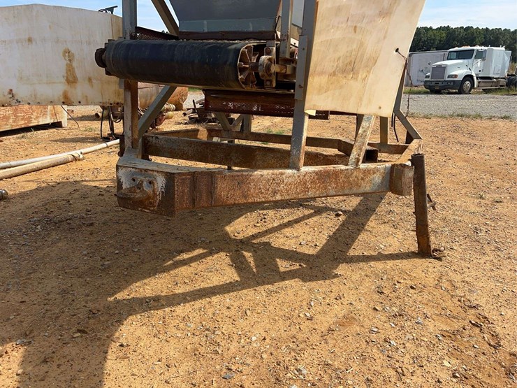 hopper-feeder-image-5