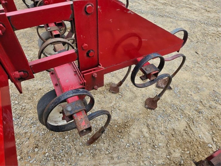 #264-•-ih-233-6-row-30"-3pt-cultivator-image-18