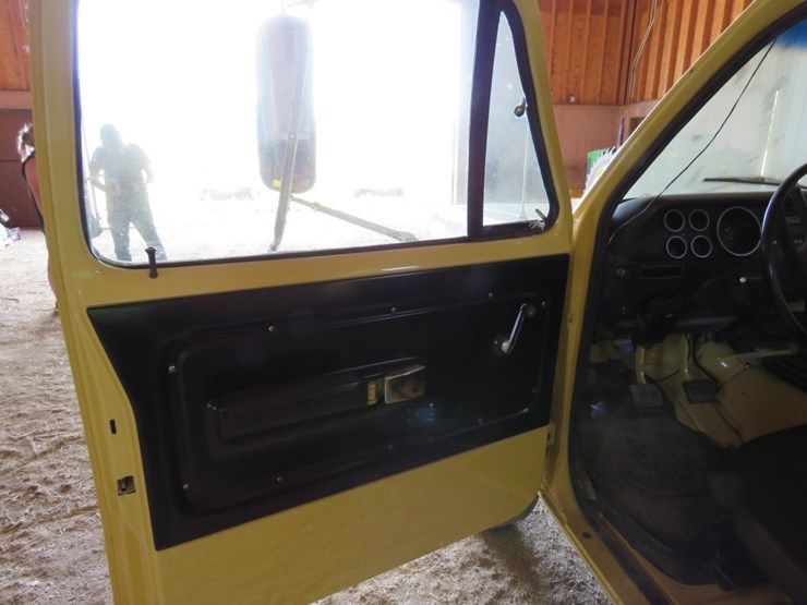 1974-dodge-w100-custom-½-ton-4x4-pickup-image-8