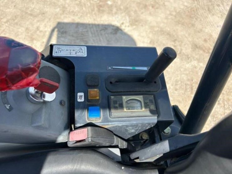 2016-deere-17g-image-13