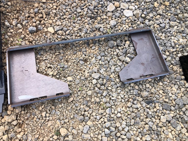 #73-•-skid-steer-mount-plate-image-1