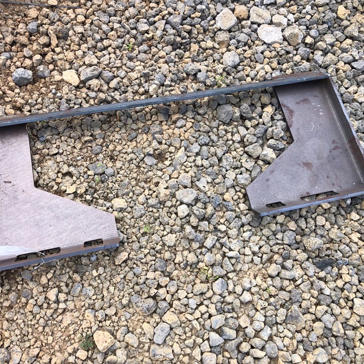 #73 • SKID STEER MOUNT PLATE