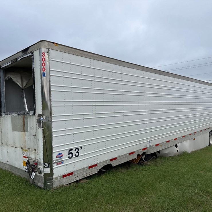 2017 UTILITY 102' X 53"