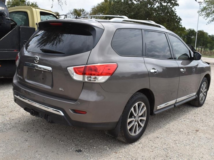 2014-nissan-pathfinder-sl-image-3