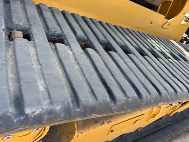 2020-caterpillar-279d3-image-21