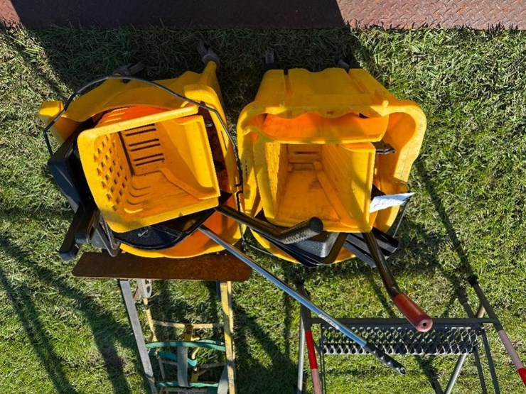 (2)-mop-buckets-&-pans-image-1