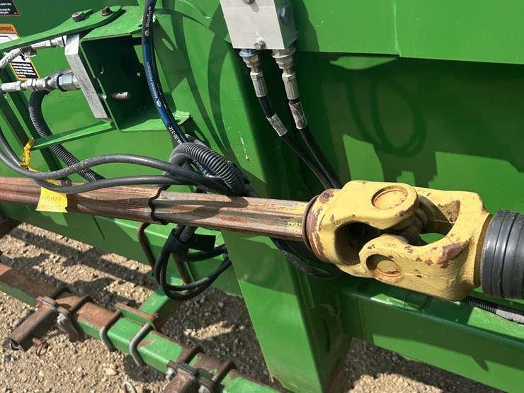 2012-john-deere-618c-image-43