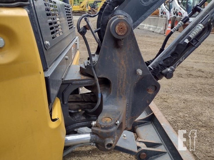 2021-deere-26g-image-22
