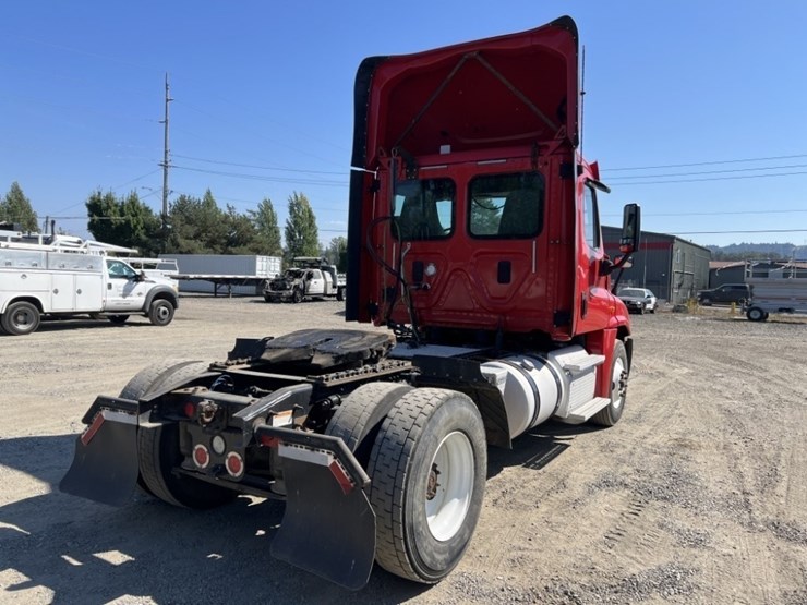 2017-freightliner-cascadia-s/a-truck-tractor-image-4