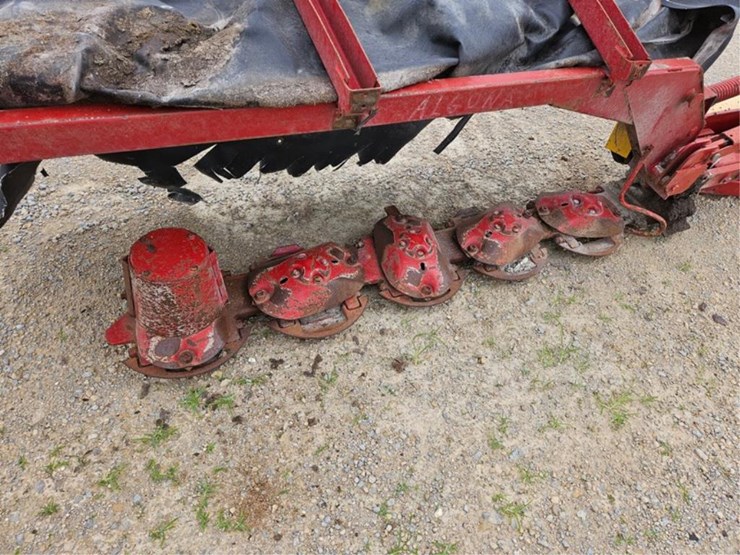 new-holland-615-image-9