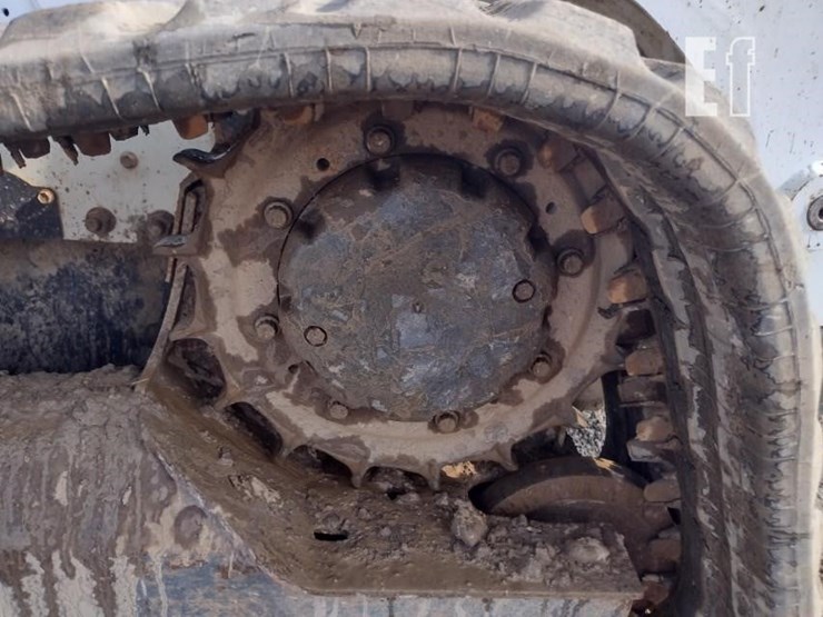 2019-bobcat-t740-image-22