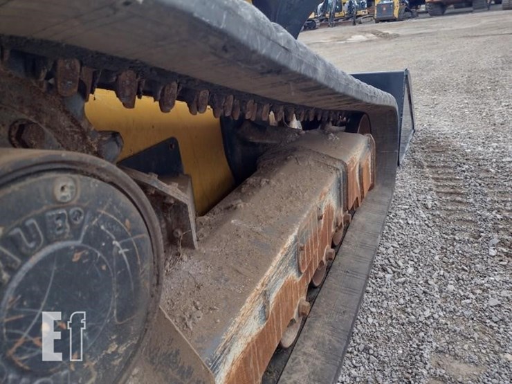 2020-deere-331g-image-30