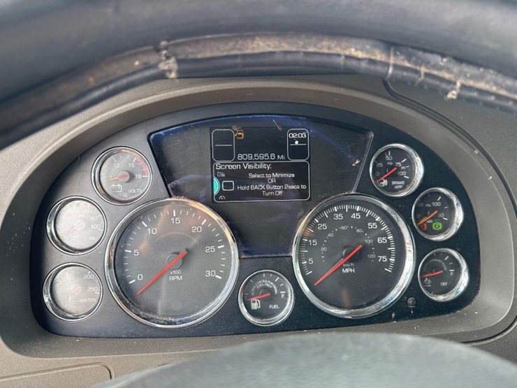 2014-kenworth-t680-image-26