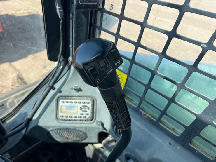 2021-bobcat-t450-image-28