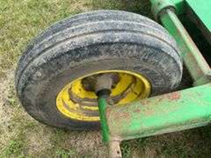 john-deere-220-image-12