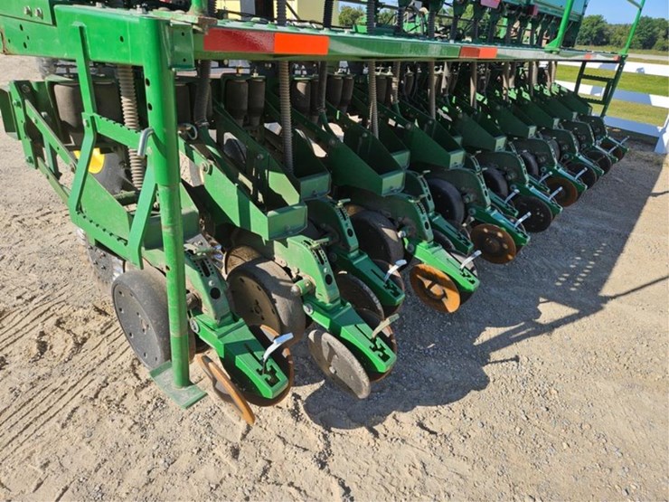 john-deere-1530-image-22