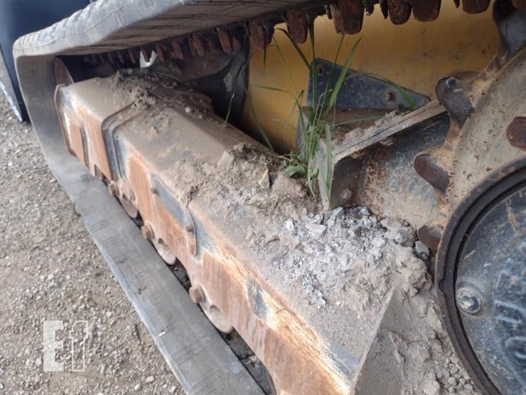 2020-deere-331g-image-22