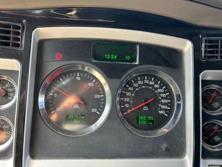 2022-kenworth-t800-image-12