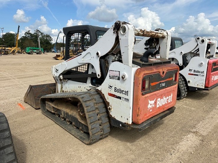 2015-bobcat-t750-image-4