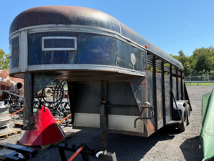 #25-•-circle-m-16'-gooseneck-livestock-trailer-image-1