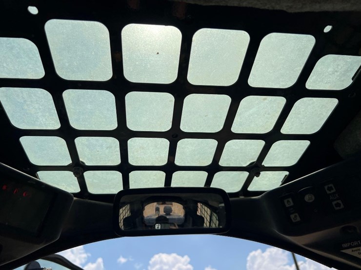 2020-deere-333g-image-32