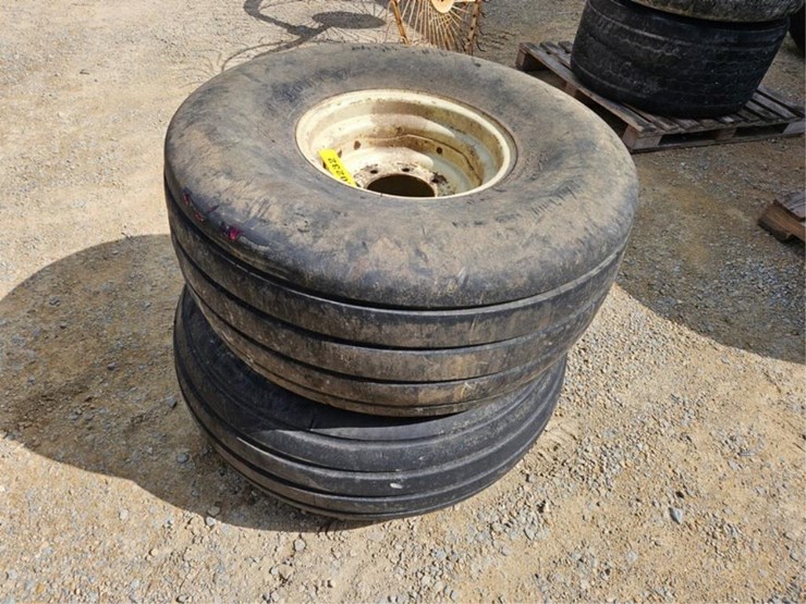 #232-•-(2)-16.5l-x-16.1-tires-&-8-bolt-rims-image-3