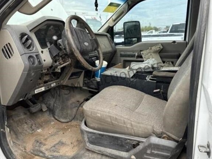 2010-ford-f550-image-17
