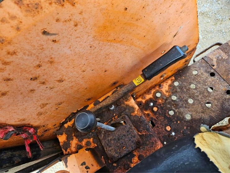 massey-ferguson-383-image-24