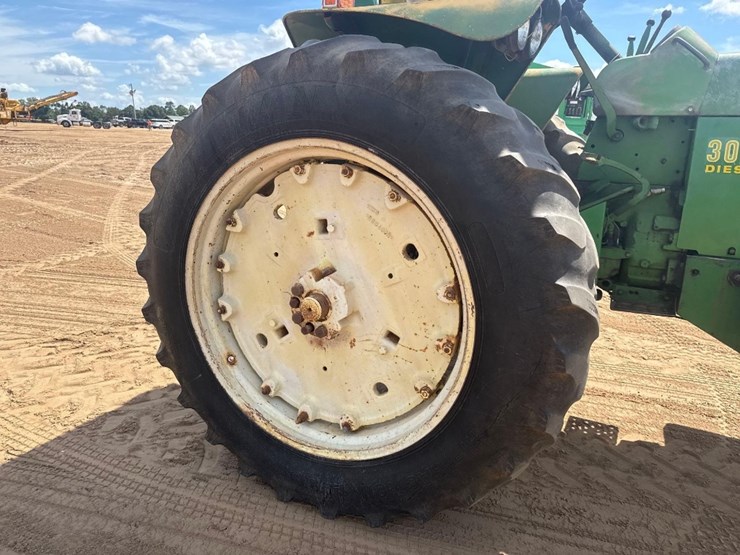 john-deere-3020-image-11
