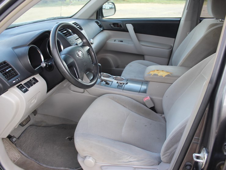 2010-toyota-highlander-image-8