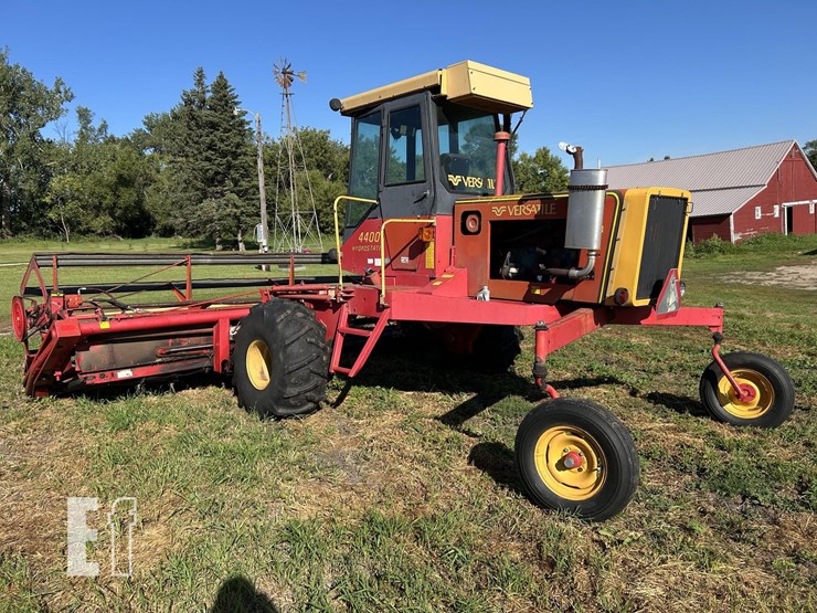 1982-versatile-4400-image-6