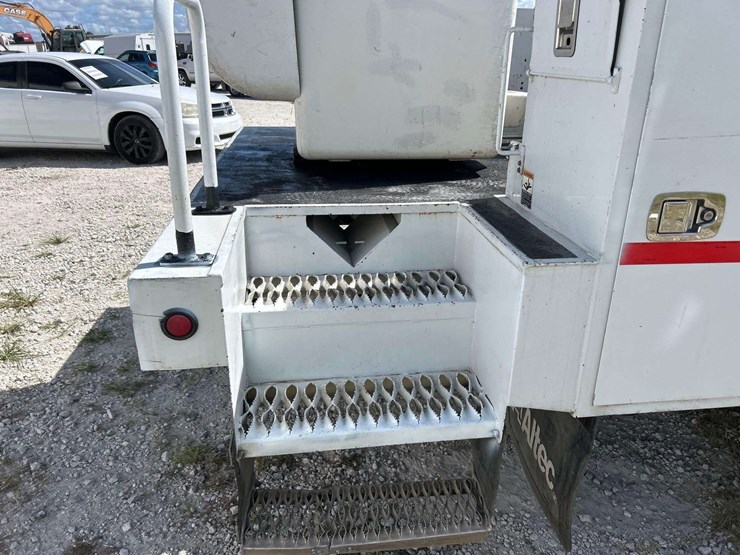 2014-ford-f550-image-30