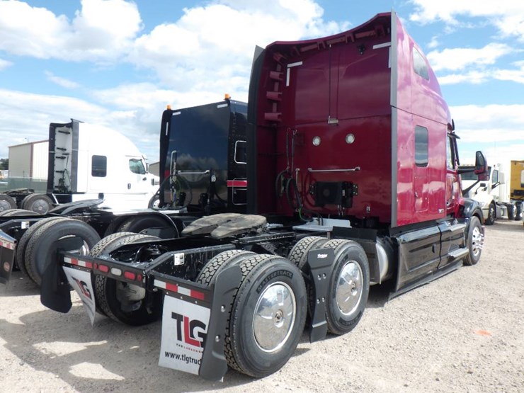 2023-peterbilt-579-image-4