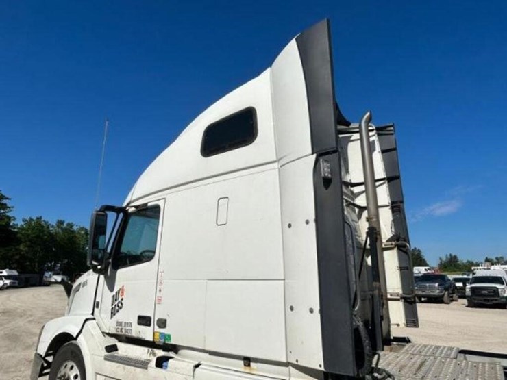 2015-volvo-t/a-hiway-tractor---sleeper-4v4nc9eh3fn-image-43