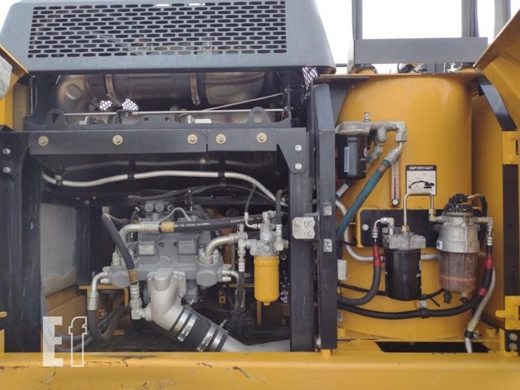 2021-deere-250g-lc-image-44