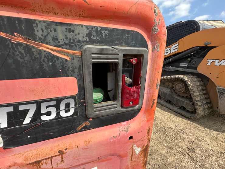 2014-bobcat-t750-image-38