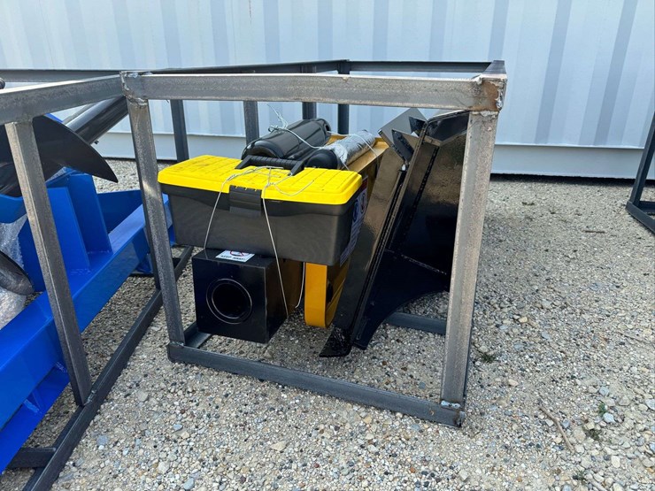 hydraulic-post-driver-attachment-in-custom-cage-image-3