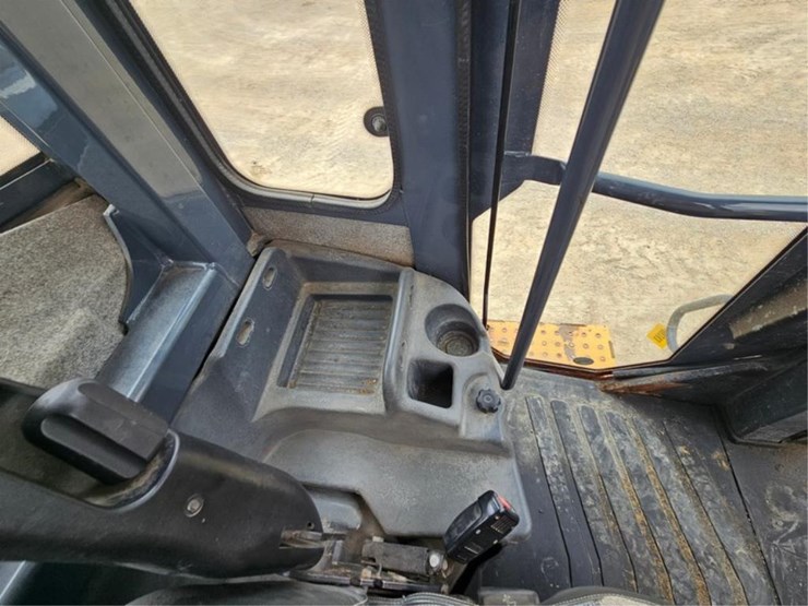 2012-deere-624k-image-47