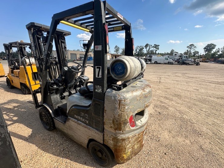#2074-•-nissan-forklift-image-10