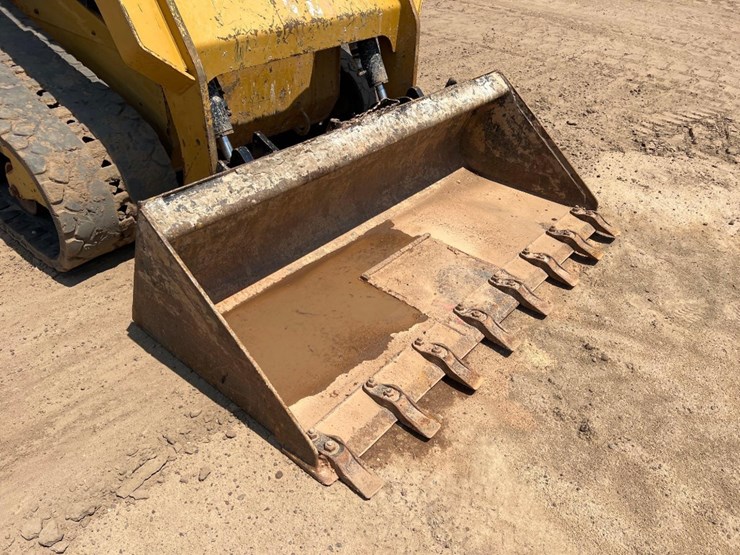 2018-caterpillar-259d-image-17