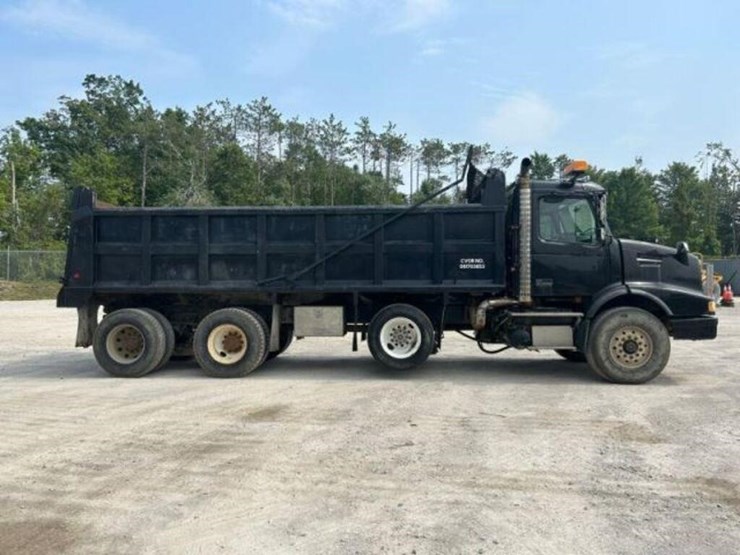2005-volvo-tri/a-dump-truck-4v5k99gh55n391882-image-4