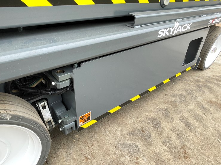 #126-•-2025-skyjack-sj3220e-scissors-lift-image-27