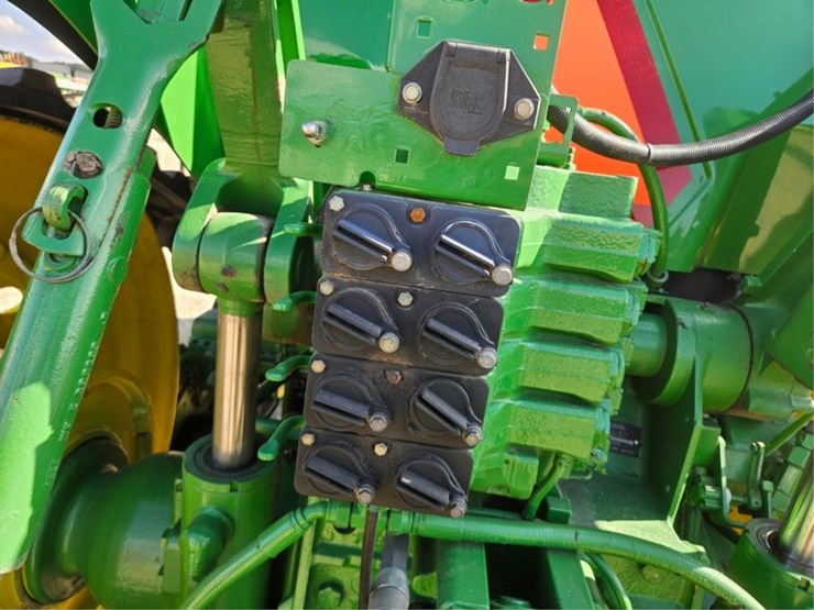 john-deere-8400t-image-17