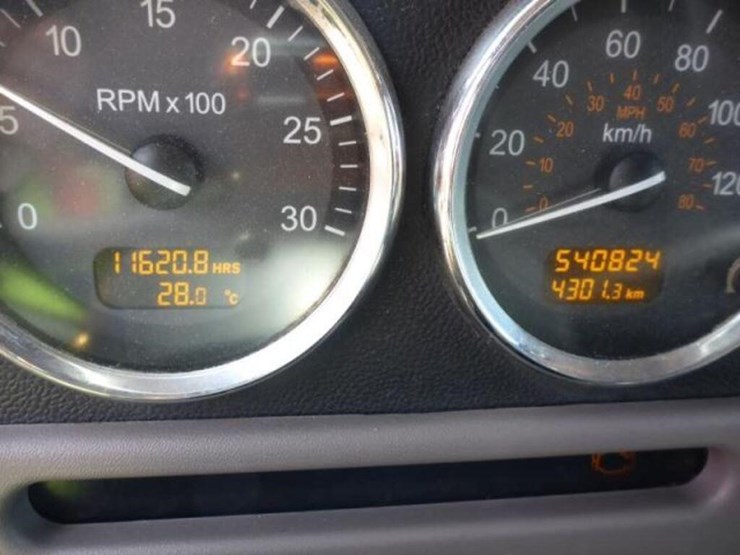 2015-peterbilt-367-image-13